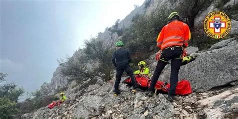 Precipita In Una Scarpata A Cala Gonone In Salvo Una Turista Di