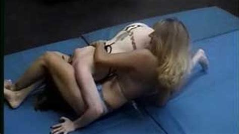 Catfights Full Screen Virgin Ass Catfight Beating Maryanne Vs Dakota Part 02