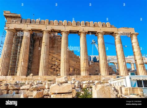 Detalles Figuras Esculturas Columnas De La Acr Polis De Atenas Con