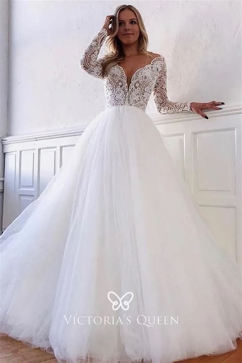 Scalloped Lace And Tulle Long Sleeve V Neck Wedding Dress Vq