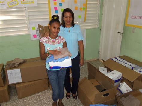 Entrega de Uniformes y Útiles Escolares año Escolar 2017 2018 CENTRO