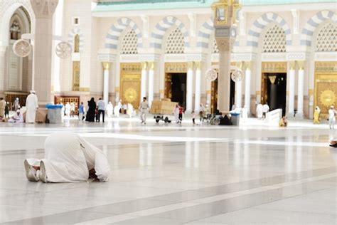 Muslim praying at medina mosque Photo | Premium Download