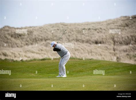 Donlad trump golf swing hi-res stock photography and images - Alamy