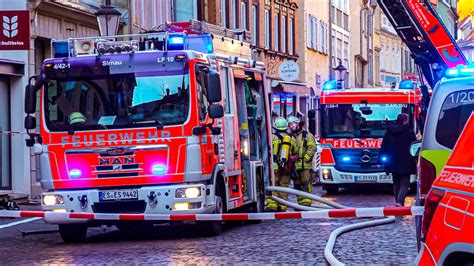 TÖDLICHER ALTSTADTBRAND Großeinsatz für Feuerwehr