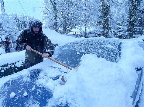 Britain warned to expect snow TODAY: Met Office issues yellow warning ...