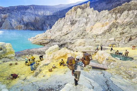 Hiking Kawah Ijen: Blue Flames & the World's Largest Acidic Lake - Road ...