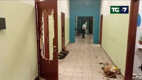 Maltrattamenti E Torture Nel Carcere Minorile Beccaria Arresti Tgla