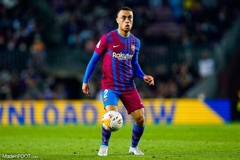 Mercato OL Le remplaçant de Malo Gusto déniché au Barça