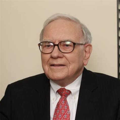 Top Books Recommended By Warren Buffett To Add To Your Bookshelf