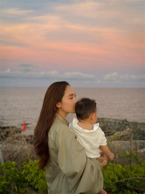 H U Sinh Con Minh H Ng Di N Bikini Khoe V C D Ng Ng H C T