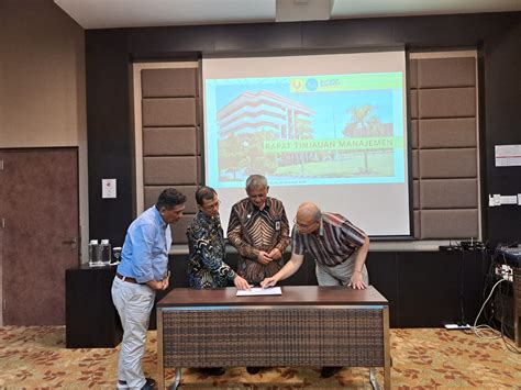 Rapat Tinjauan Manajemen Lembaga Pengembangan Pembelajaran Dan