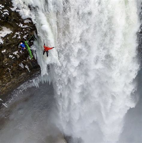 Elite Ice Climbers Flock to Helmcken Falls » Explorersweb