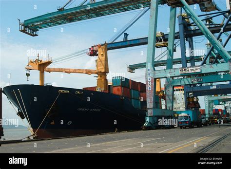 Jawaharlal Nehru Port Terminal JNPT largest transhipment terminal in ...