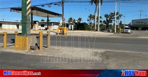 Hoy Tamaulipas Empresa Arrojo Asfalto Contaminado A La Avenida De La