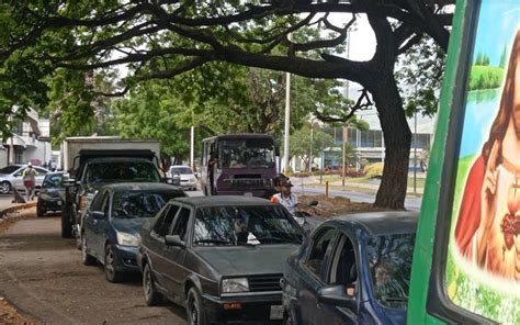 Largas Colas Por Combustible En Las Estaciones Dolarizadas Causan