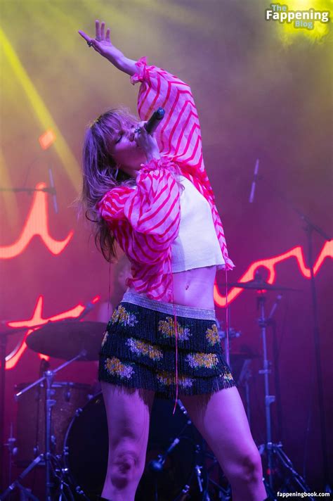 Suki Waterhouse Nude OnlyFans Leaks Fappening Page 4 FappeningBook