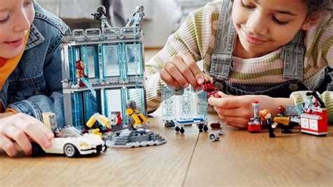 Jest już więcej oficjalnych zdjęć zestawu LEGO 76216 Zbrojownia Iron ...
