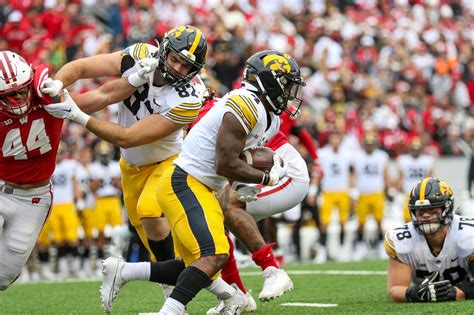 Iowa Wisconsin Notebook Iowa Running Game Hitting Stride Emotional