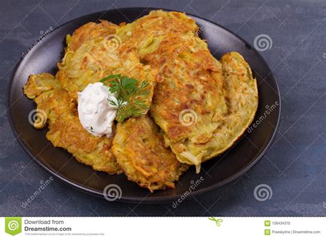 Panquecas De Batata Fritos Vegetais Latkes Draniki Foto De Stock