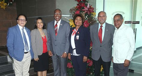 Santo Domingo Las autoridades de la Universidad Nacional Evangélica