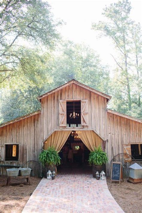 40 Rustic Barn Wedding Venues - Charming Country Wedding Venues