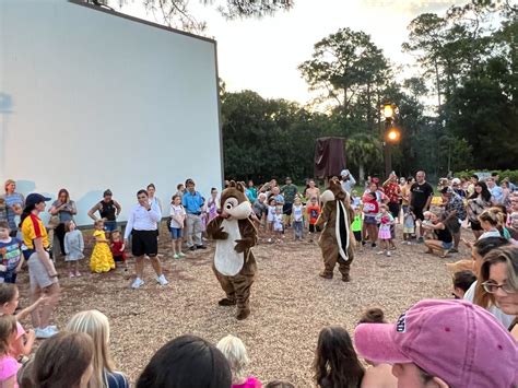 Photos Video Chip N Dales Campfire Sing A Long Returns To Disneys