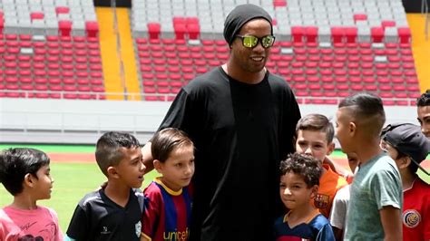 Clamoroso Ronaldinho Pu Tornare A Giocare Ecco In Quale Squadra