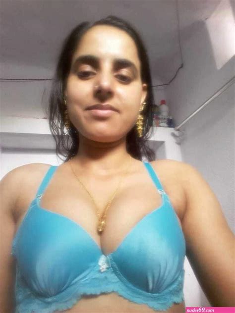 Desi Naked Wallpapers Nudes