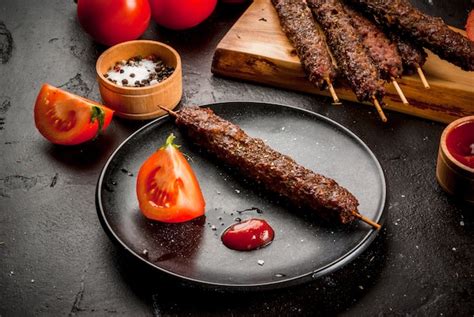 Shish Kebab De Carne De Res En Palos Foto Premium