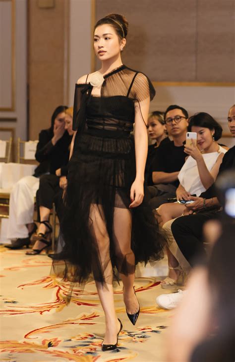 Tăng Thanh Hà Đặng Thu Thảo mặc sành điệu với gam nude