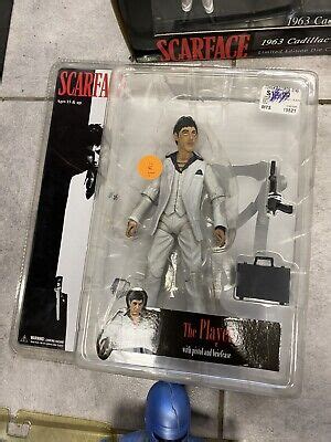 Mezco 2005 SCARFACE Action Figure TONY MONTANA White Suit THE PLAYER