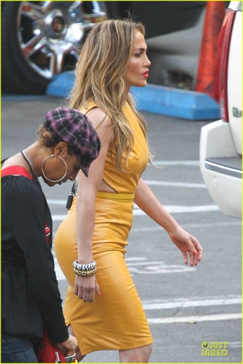 Jennifer Lopez Is A Sexy Slice Of Orange On American Idol Photo