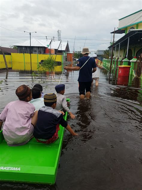 Yakesma Buatkan Perahu Untuk Bantu Korban Banjir Di Mendawai Seberang