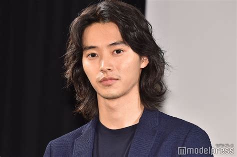 山崎賢人、ヒゲ＆髪以外に“歯”まで役作り 監督が絶賛「得体の知れない山崎賢人が現場にいた」＜劇場＞ モデルプレス