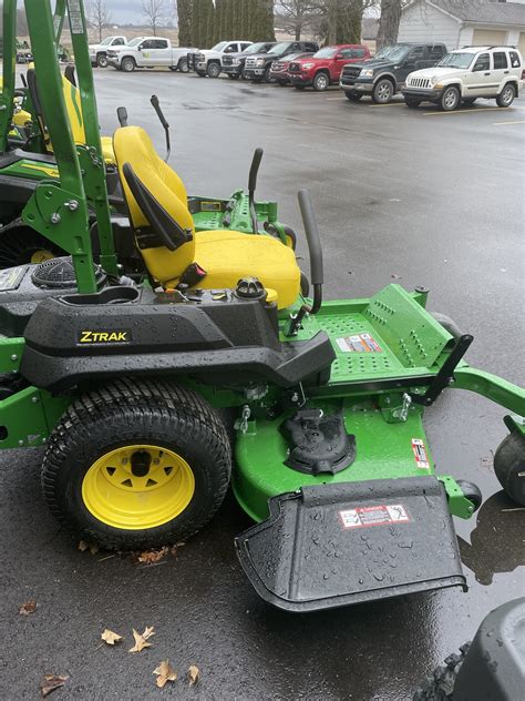 2023 John Deere Z720E Zero Turn Mowers Kinsman OH