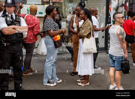 Londres Royaume Uni Septembre Les Gens Regardent Pendant La