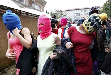 Tribunal Russo Reduz Sentença Do Grupo Pussy Riot Para Um Ano E 11 Meses