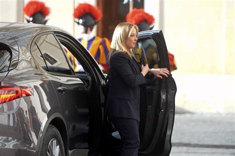 Caro benzina Meloni Con più incassi Iva caleranno le accise Cambia