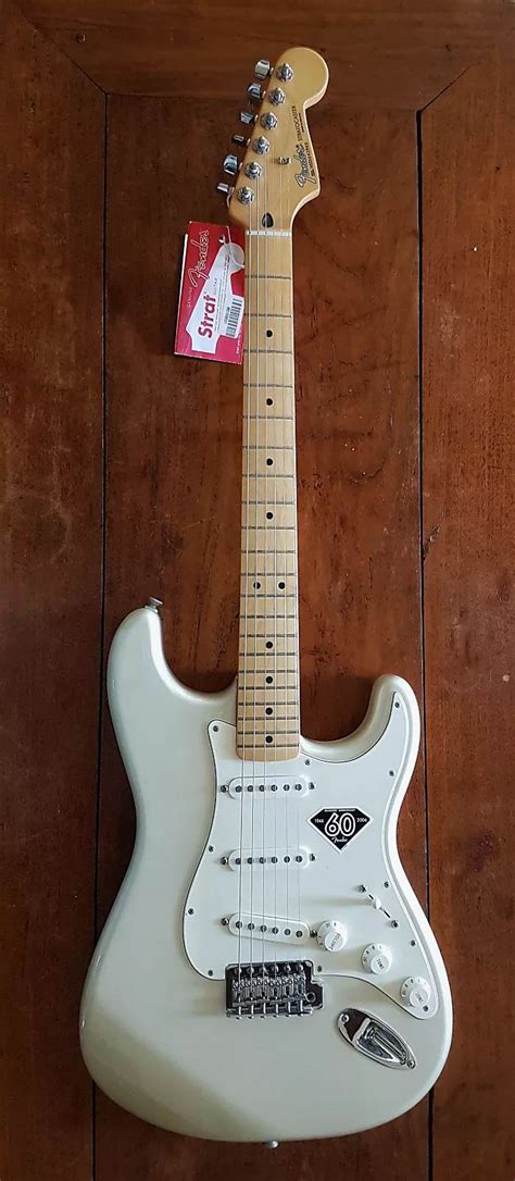 60th Anniversary Standard Stratocaster 2006 Mim Fuzzfaced