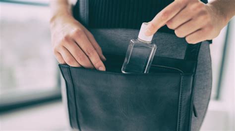 The Essential Items That Every Woman Should Carry In Her Purse Uwinhealth