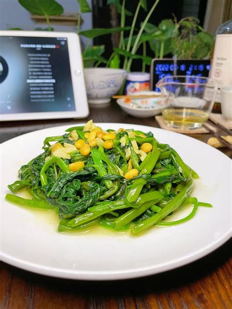 【普宁豆酱炒空心菜的做法步骤图，怎么做好吃】弯弯的茶饭食下厨房