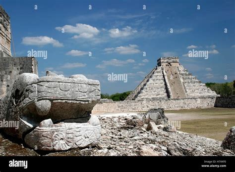 Chichen Itza Temple In Yucatan Mexico Stock Photo Alamy