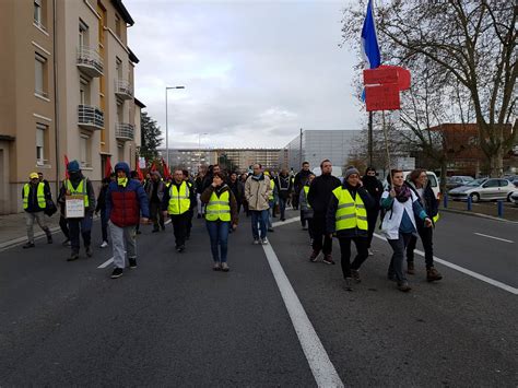 AIN Une Centaine De Gilets Jaunes Dans Les Rues De Bourg En Bresse