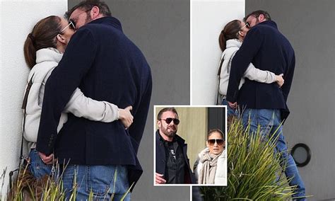 Ben Affleck And Jennifer Lopez Put On A Very Passionate Display In