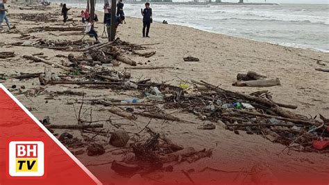 Pantai Batu Burok Dicemari Sampah Hanyut Youtube