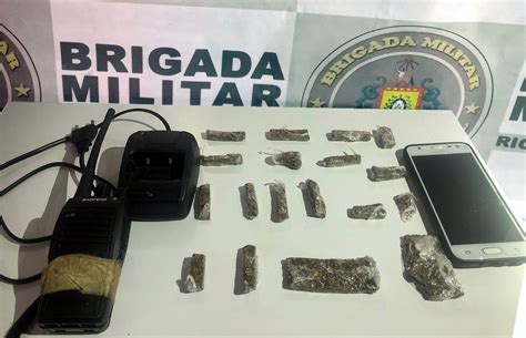 Mulher é Presa Em Flagrante Por Tráfico De Drogas Em Três Coroas Rádio Taquara Fm 1059