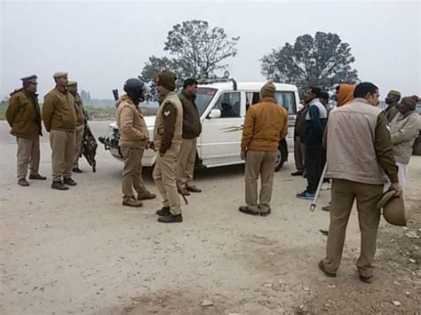 टोल प्लाजा की जमीन की नाप के दौरान किसानों ने जताया विरोध Farmers Protested During The