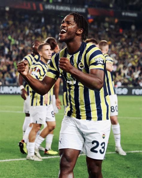 Michy Batshuayi On Twitter Futbol Resimleri Mavi Sar Mavi Fener