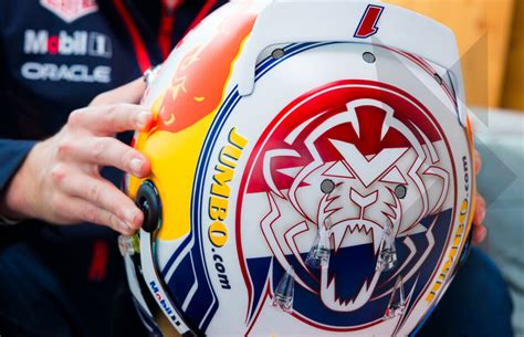 Verstappen dévoile son casque spécial pour le GP des Pays Bas