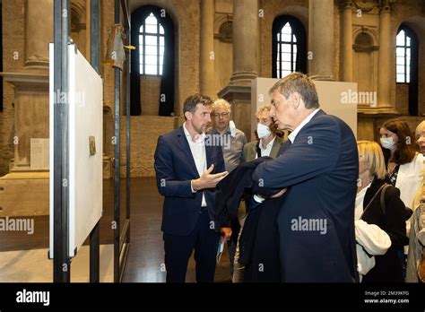 El Director Del PinchukArtCenter En Kiev Bjorn Geldof Y El Presidente